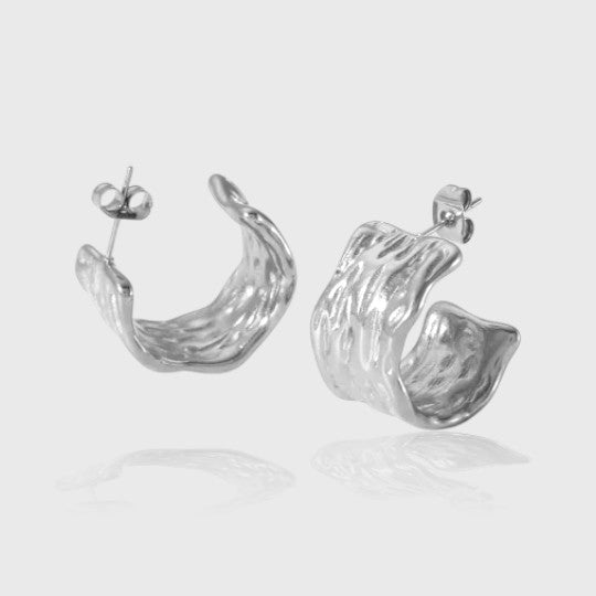 Orecchini larghi martellati