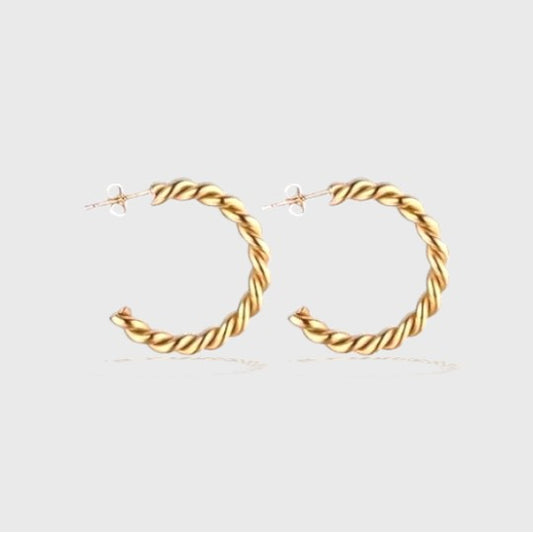 Orecchini a cerchio intrecciati