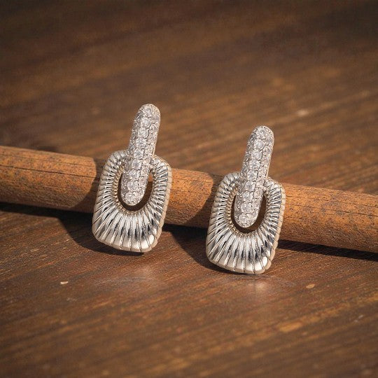 Orecchini a catena con strass